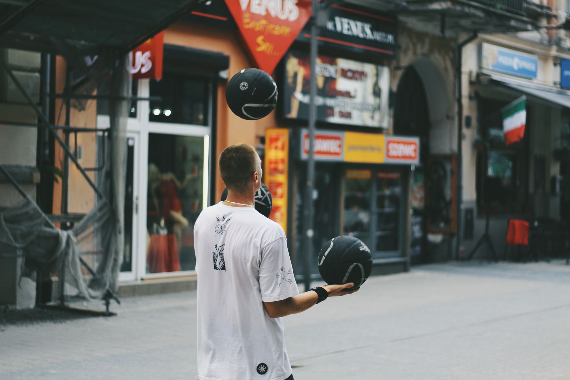 Man juggling basketballs
