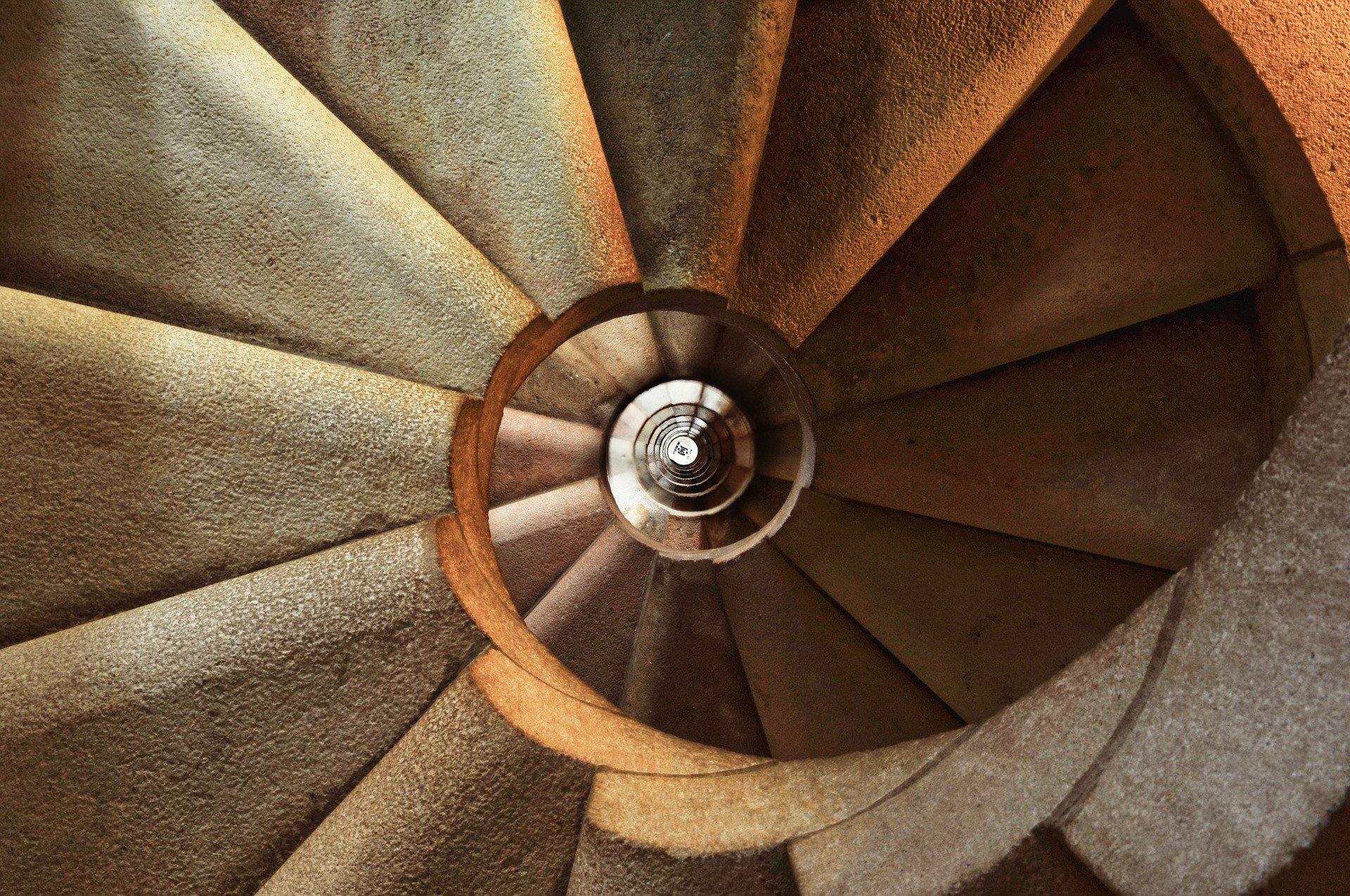 Spiral staircase showing steps to learn French