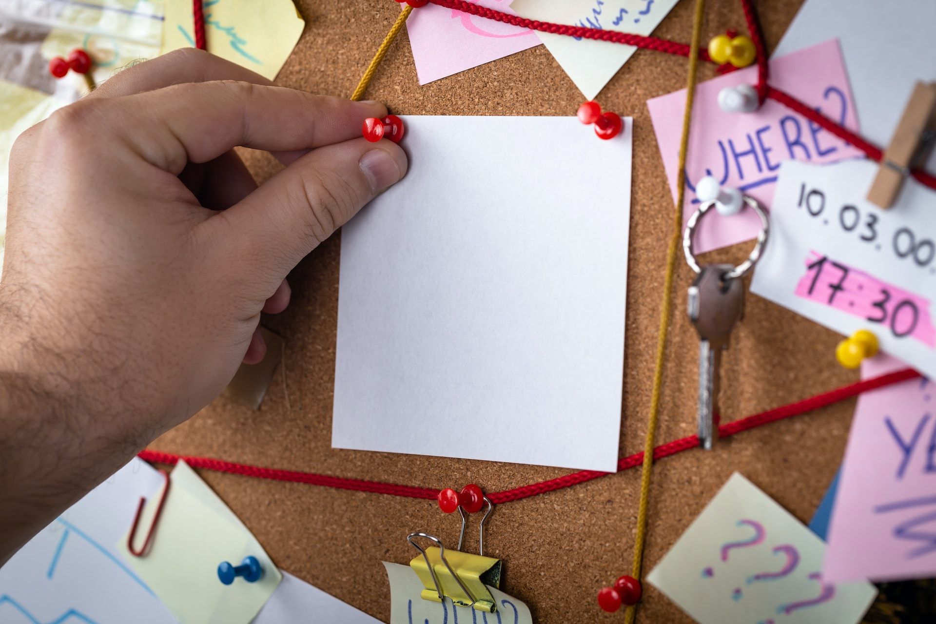 memory retention reminder on cork board