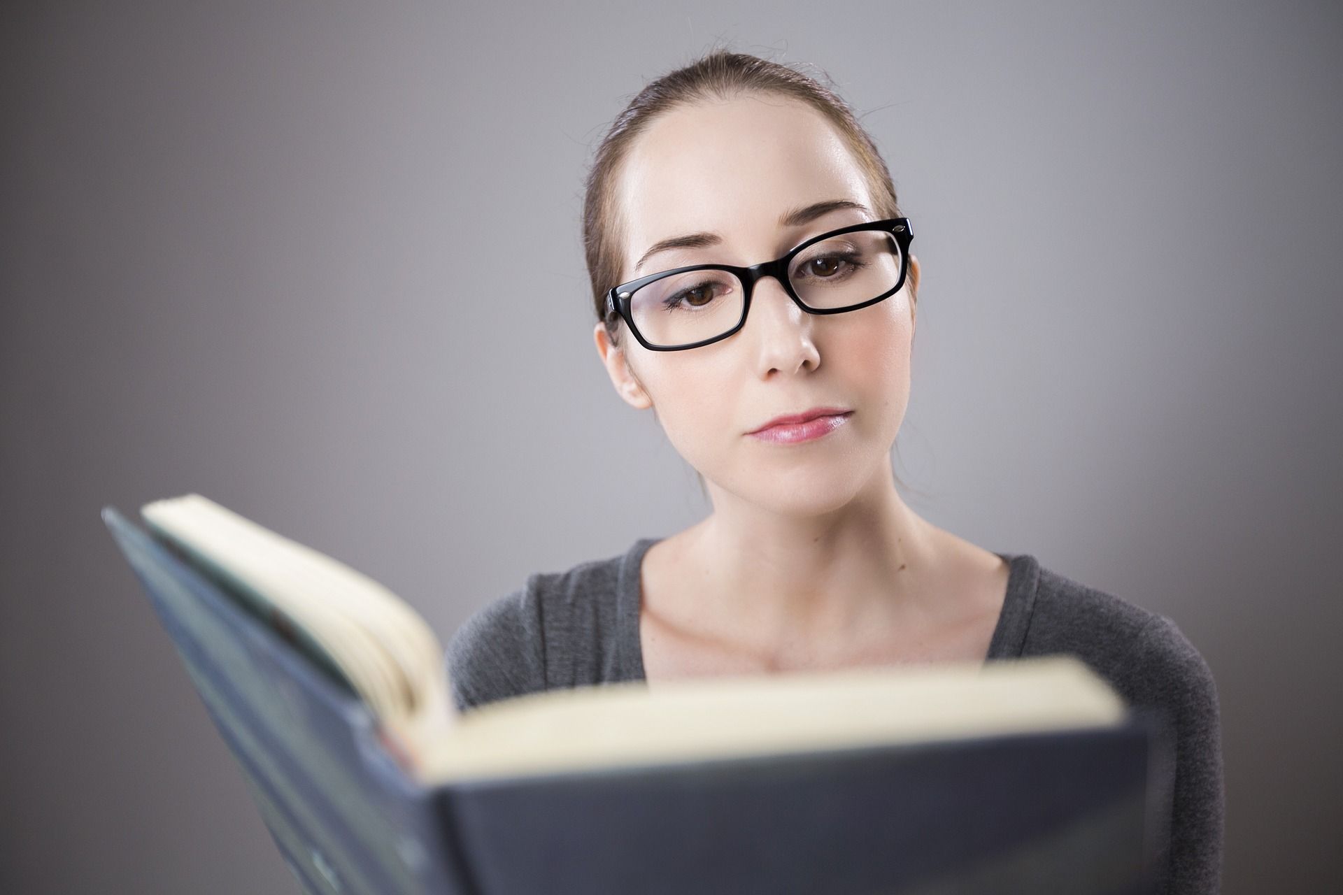 Girl studying for the WSET Level 1 exam