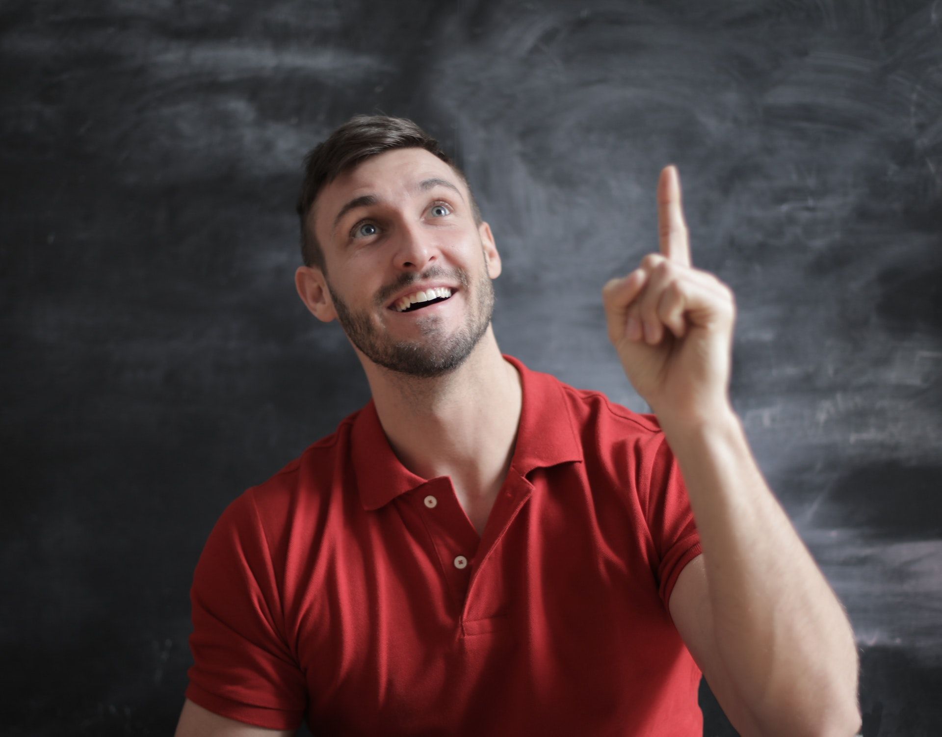 Hombre de camisa roja;  Examen de práctica WSET Nivel 1