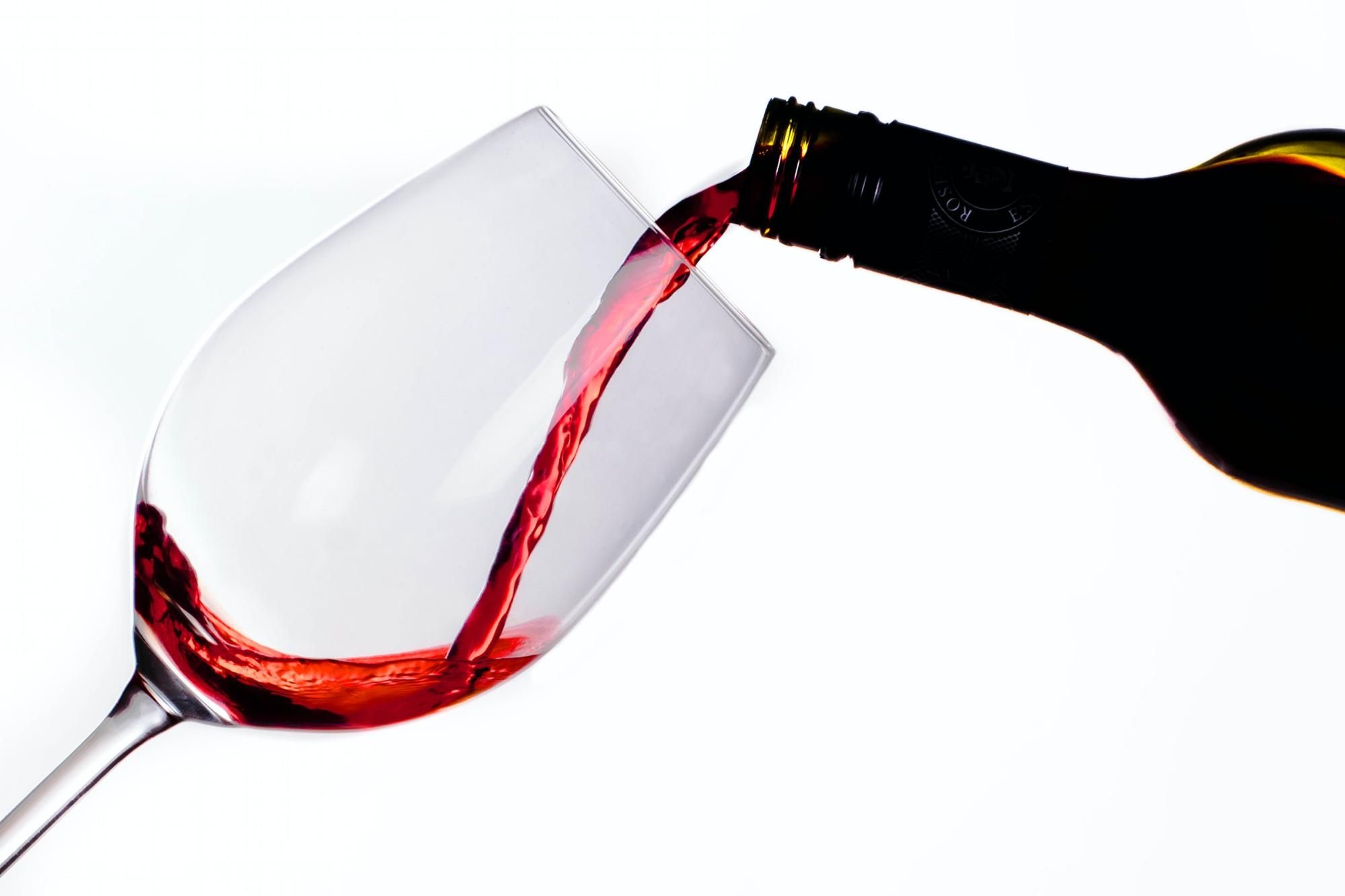 Pouring red wine; wset vs cms
