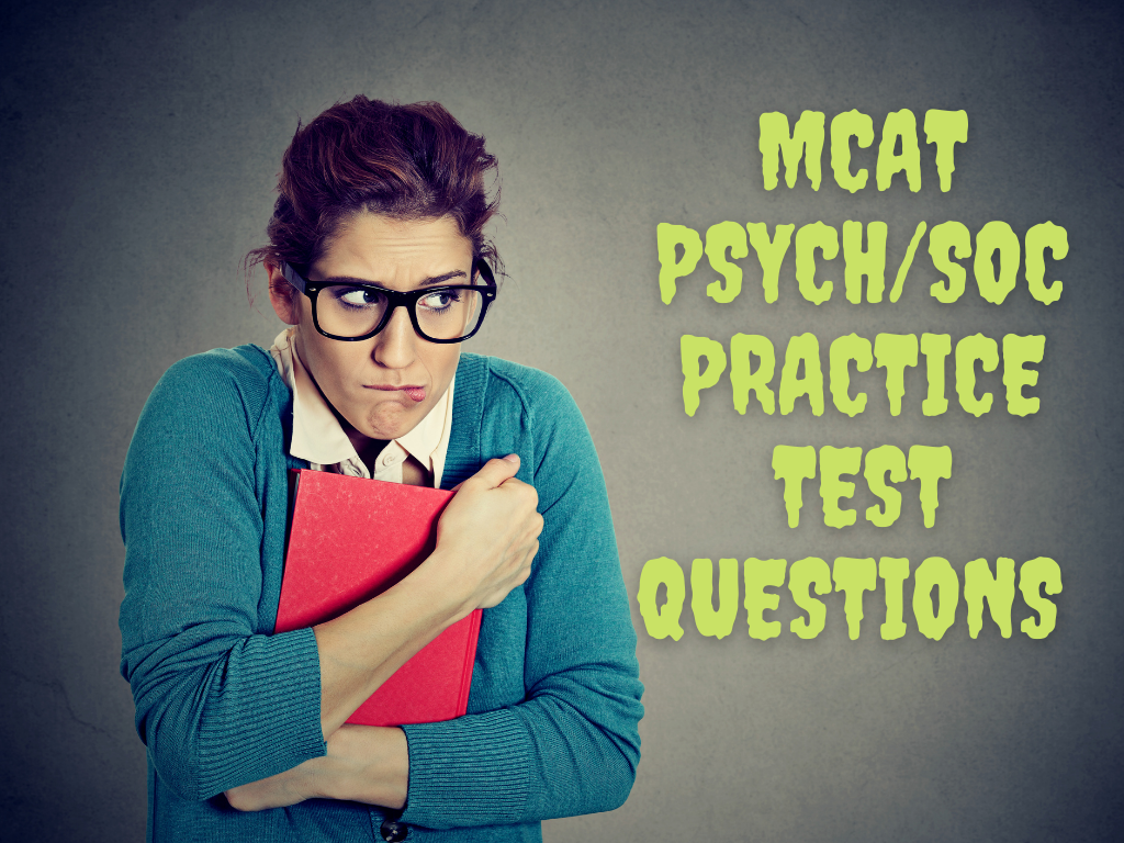 Mujer sosteniendo libros y miedo de preguntas de la prueba de práctica MCAT